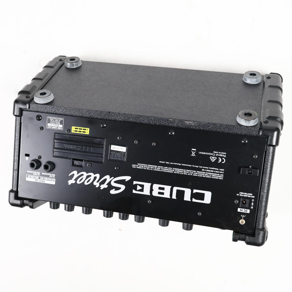 【中古】 ギターアンプ ローランド ROLAND CUBE Street BK 乾電池駆動パフォーマンス用ステレオアンプ ギターアンプ 本体画像 裏 