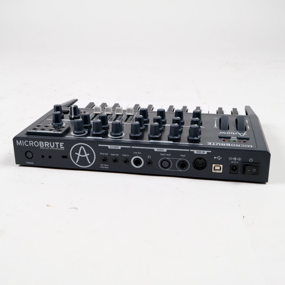 【中古】 アナログシンセ ARTURIA MICROBRUTE リア画像