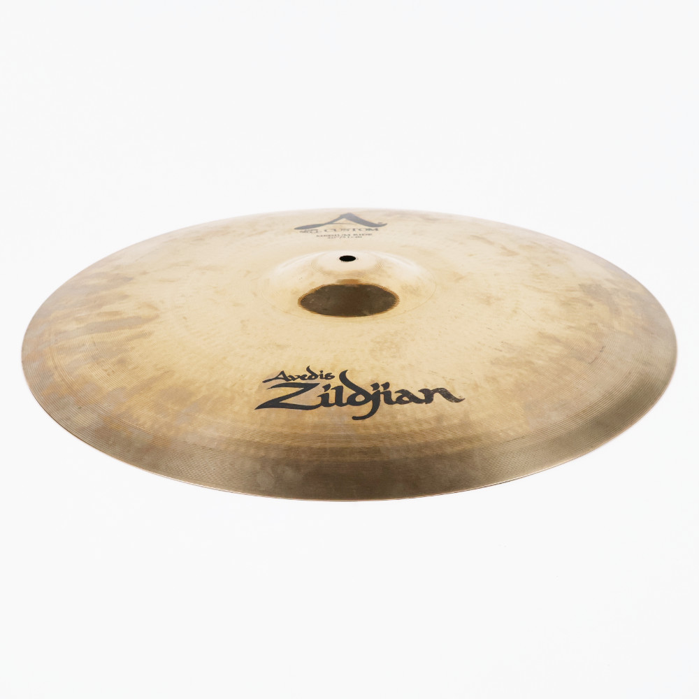【中古】ライドシンバル ジルジャン ZILDJIAN A CUSTOM MEDIUM RIDE 20インチ 本体画像 斜め 