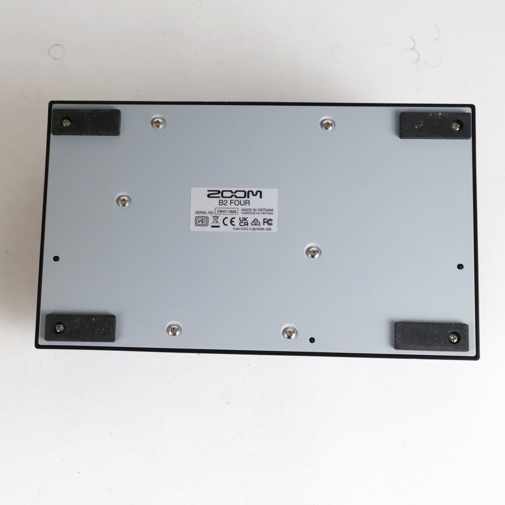 【中古】 ベース用マルチエフェクター ズーム ZOOM B2 FOUR ベースマルチエフェクター アンプエミュレーター 裏面
