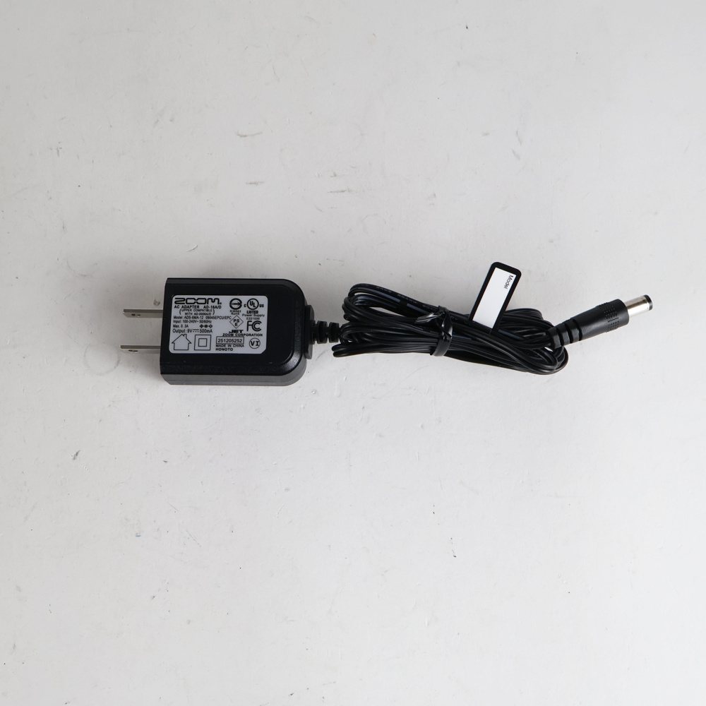 【中古】 ベース用マルチエフェクター ズーム ZOOM B2 FOUR ベースマルチエフェクター アンプエミュレーター アダプター