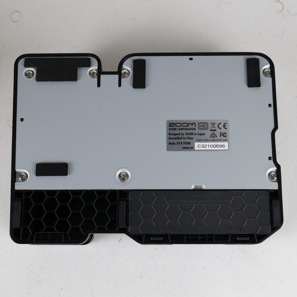 【中古】 ギターマルチエフェクター ZOOM G1X FOUR 底面