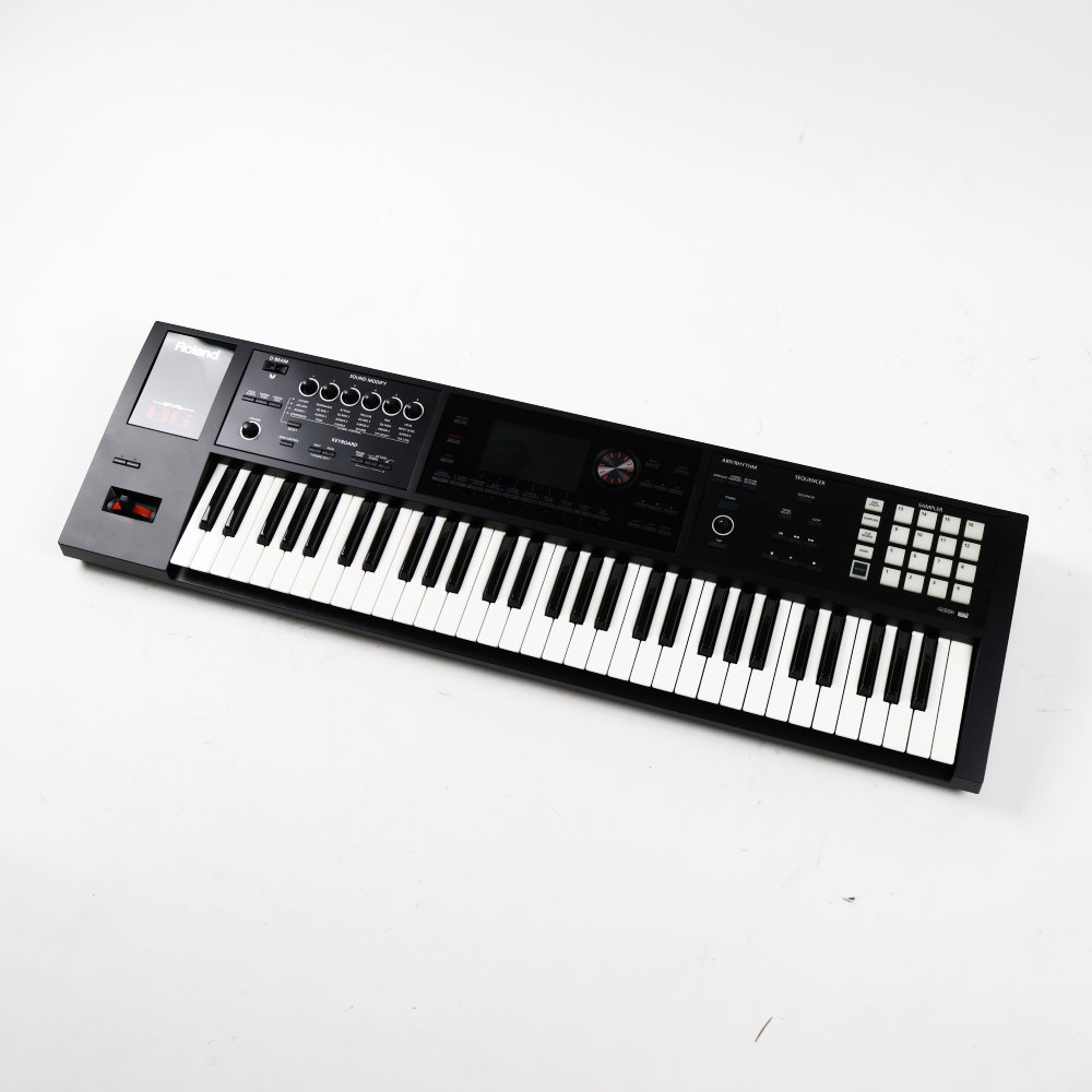【中古】 ROLAND FA-06 Music Workstation シンセサイザー 全体
