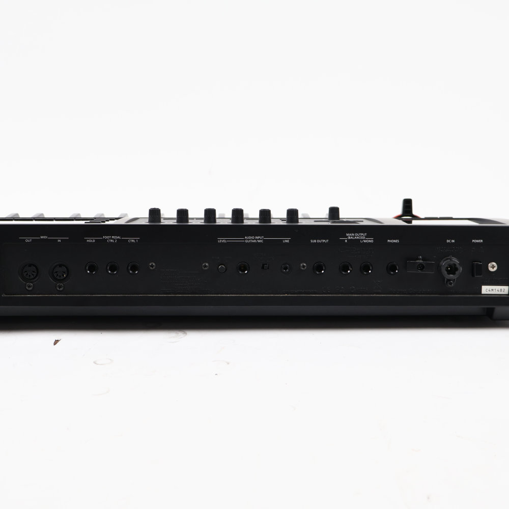 【中古】 ROLAND FA-06 Music Workstation シンセサイザー 背面