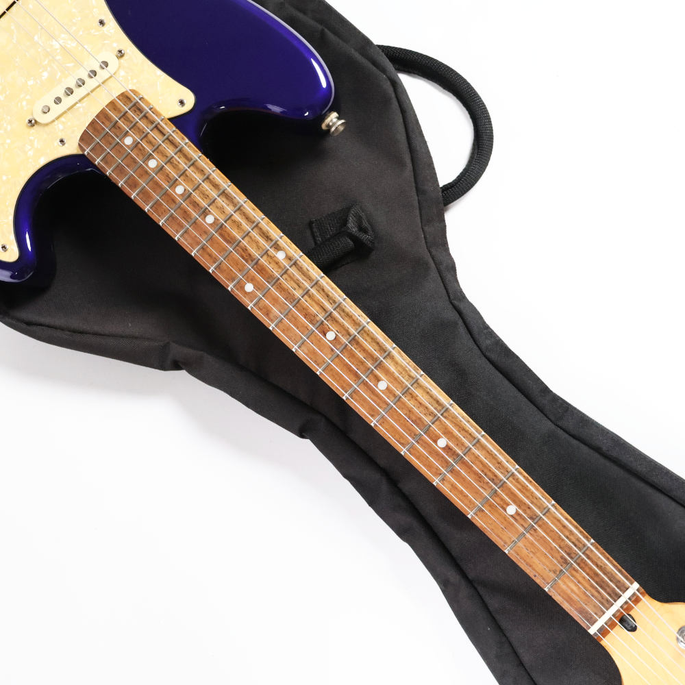 【中古】Squier by Fender スクワイヤー CYCLONE メタリックブルー サイクロン エレキギター ボディ画像 