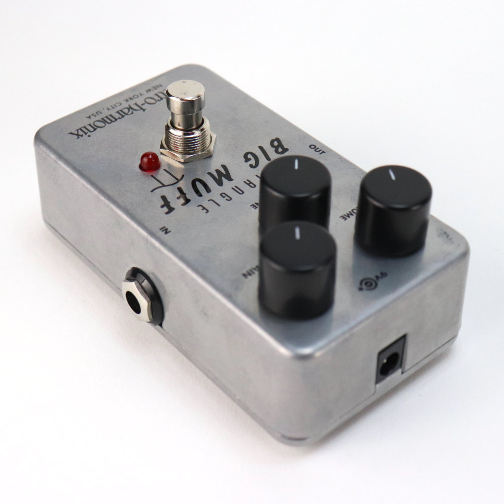 【中古】 エフェクター ELECTRO-HARMONIX Triangle Big Muff Pi ファズ ディストーション トライアングルビッグマフ エレクトロハーモニクス エレハモ リア斜めアングル画像