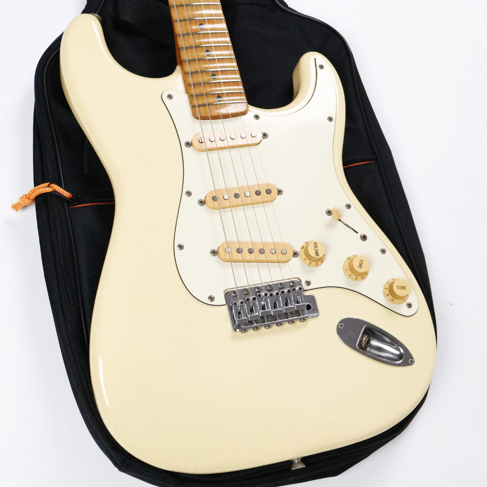 【中古】 エレキギター Fender Japan ST72-55 VWH Mod. 1989年-90年製 スキャロップド指板 ブラスナット搭載 フェンダージャパン ストラトキャスター ラージヘッド 3点止めネック CST-50M ボディ画像 
