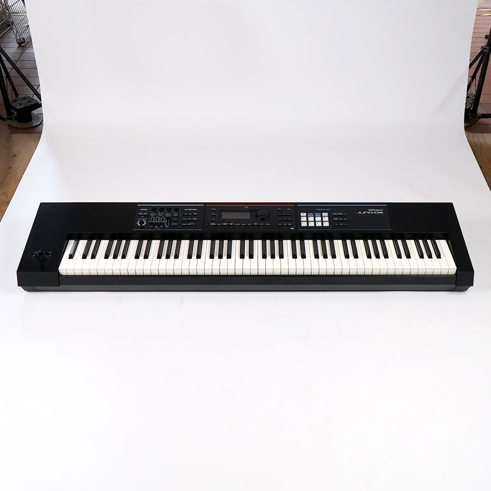 【中古】 ROLAND ローランド JUNO-DS88 シンセサイザー 正面