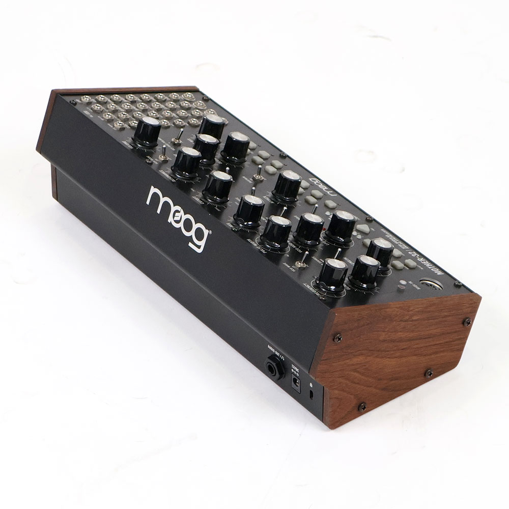 【中古】 MOOG Mother-32 セミモジュラーシンセサイザー 全体