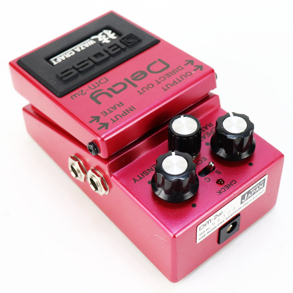 【中古】 アナログディレイ エフェクター BOSS DM-2W Delay WAZA CRAFT ギターエフェクター ディレイ 本体画像 斜め 