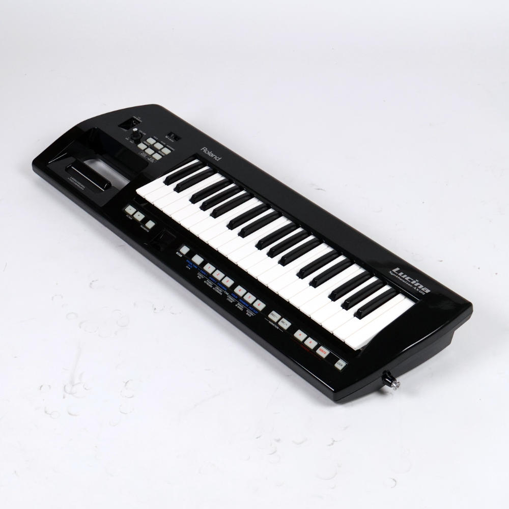 【中古】 ショルダーキーボード Roland AX-09 Lucina 全体