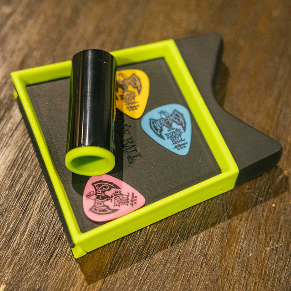 ERNIE BALL 9617 GUITAR NECK REST ギターネックレスト  クレードルスタンド 使用例画像2