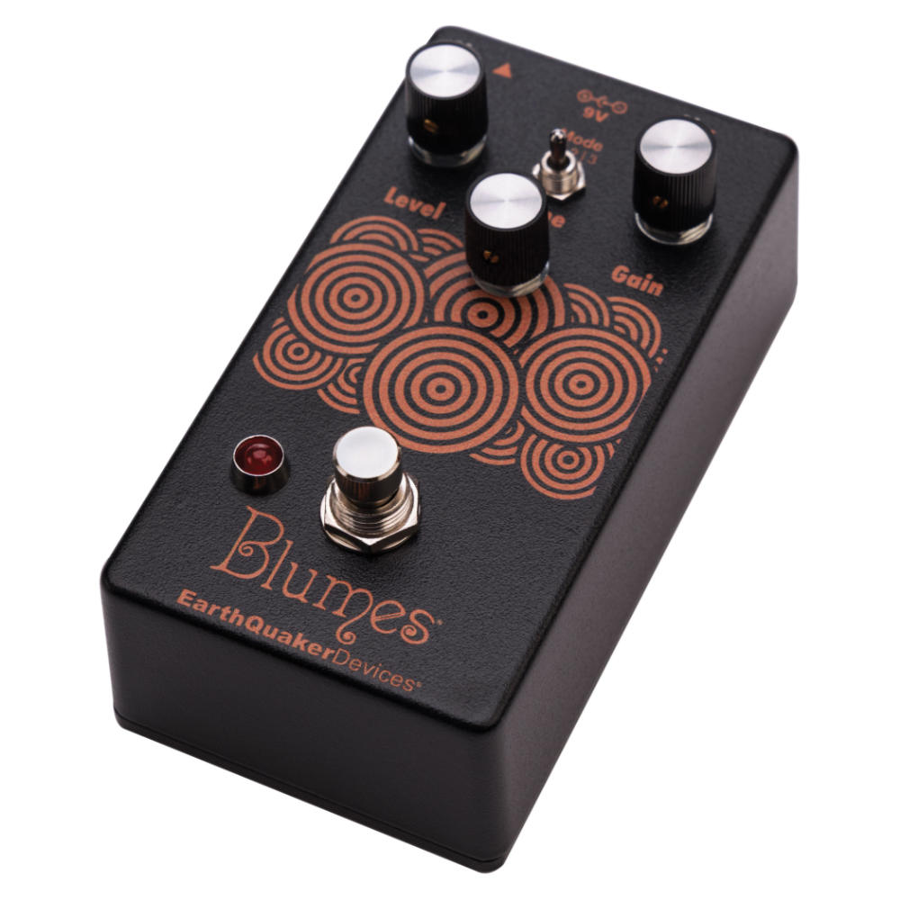 EarthQuaker Devices アースクエイカーデバイセス EQD Blumes Black Amber 限定カラー ベース用オーバードライブ 右斜めアングル画像