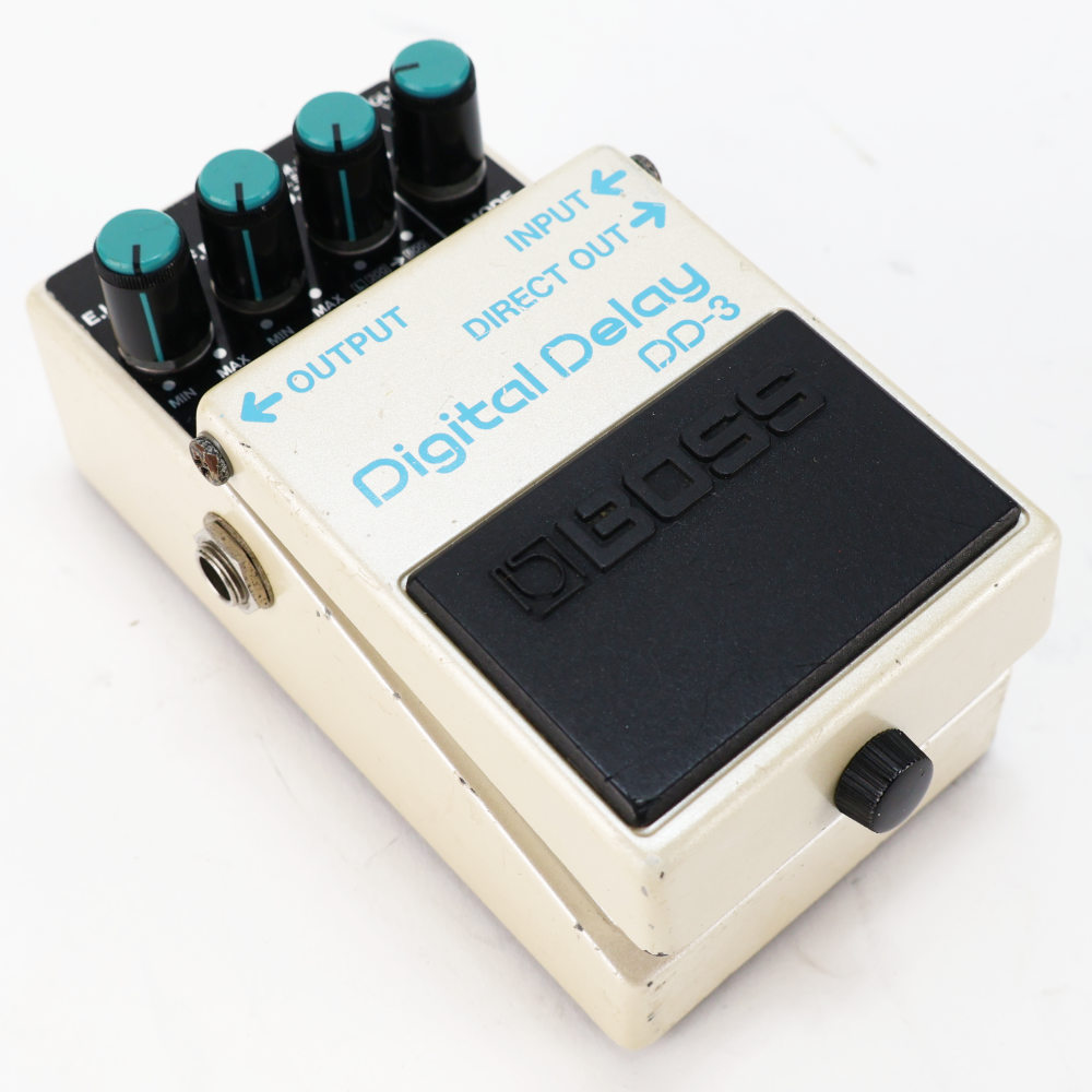 【中古】 デジタルディレイ エフェクター BOSS DD-3 Digtal Delay MADE IN JAPAN ギターエフェクター ディレイ 本体画像 斜め 2