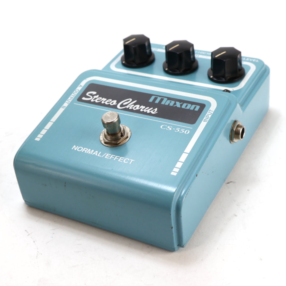 【中古】コーラス エフェクター MAXON マクソン CS-550 Stereo Chorus ギターエフェクター 斜めアングル画像
