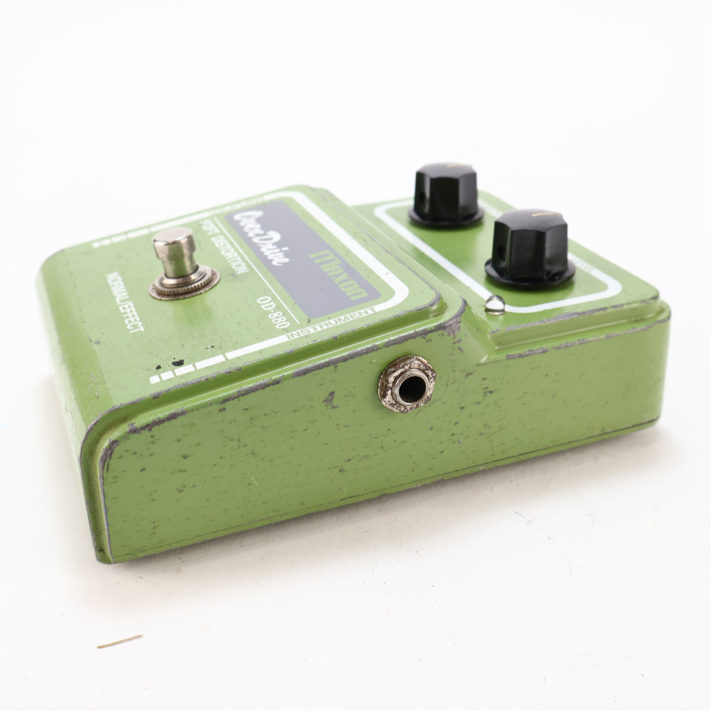 【中古】オーバードライブ マクソン MAXON OD-880 Over Drive SOFT DISTORTION Reissue ギターエフェクター 右斜めアングル画像