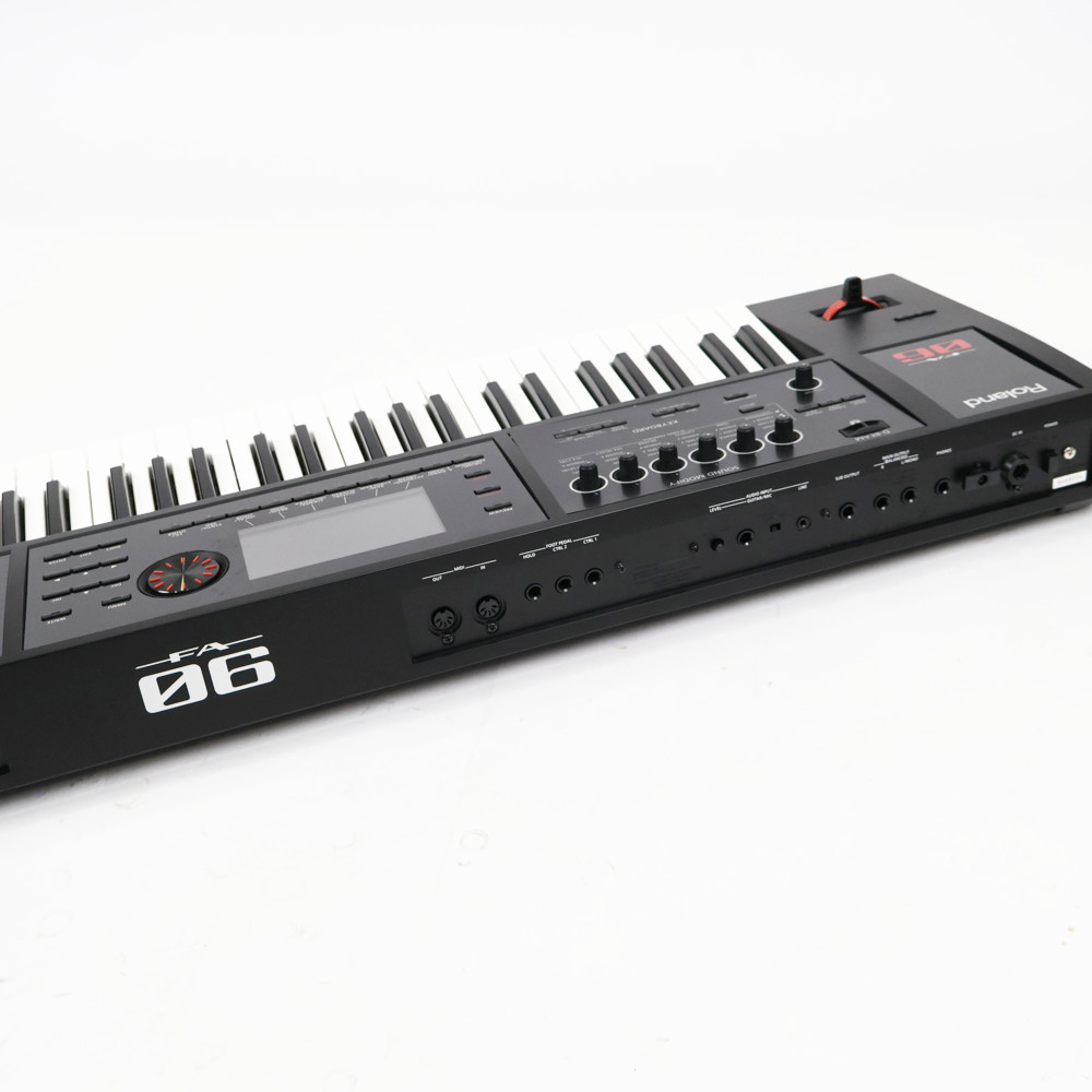 【中古】 ROLAND FA-06 Music Workstation シンセサイザー 側面