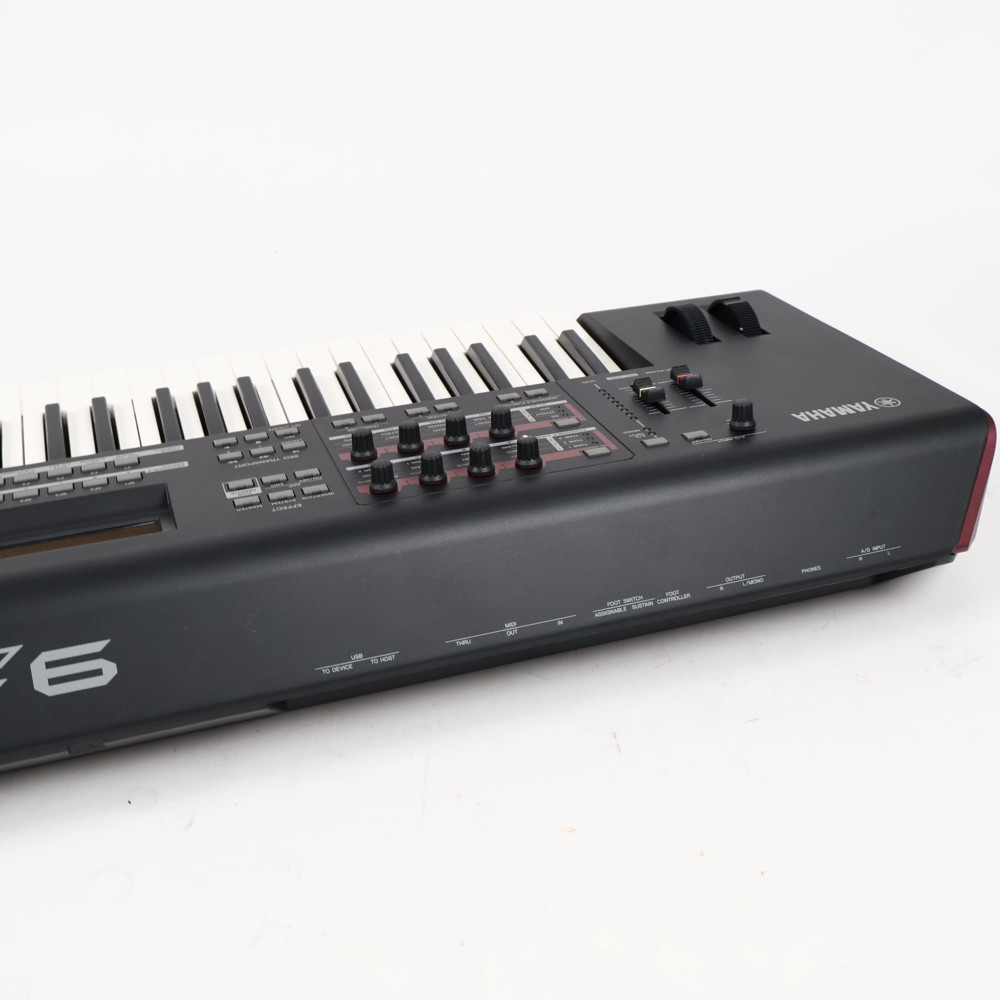 【中古】 シンセサイザー YAMAHA MOXF6 側面