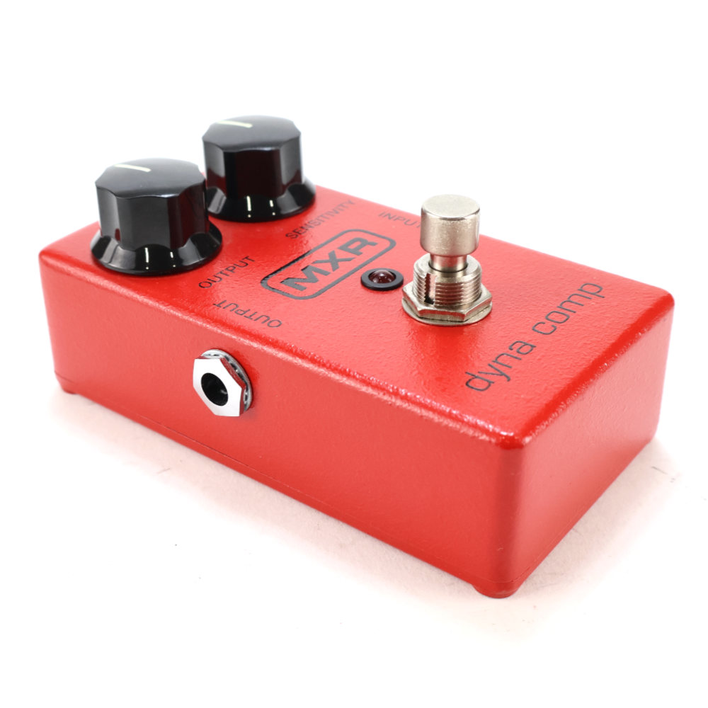 【中古】コンプレッサー エフェクター MXR M-102 DYNA COMP ダイナコンプ ギターエフェクター 斜めアングル画像