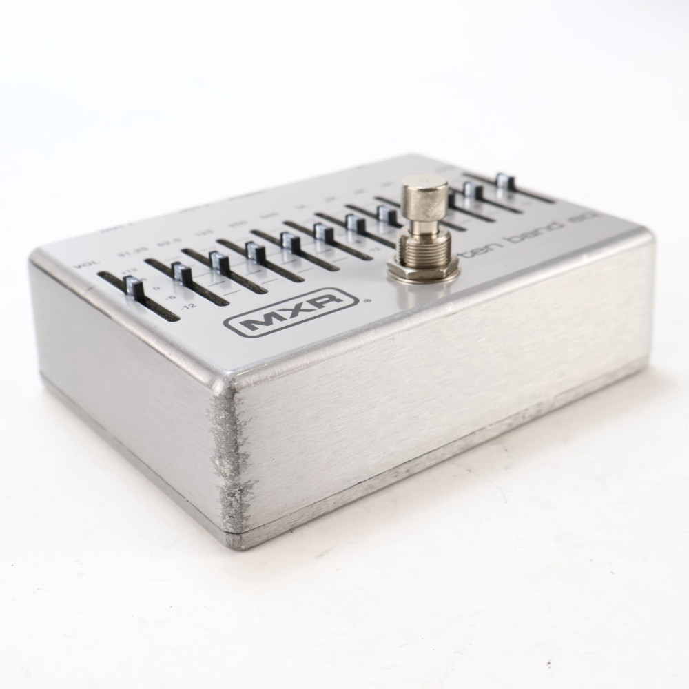 【中古】 MXR グラフィックイコライザー エフェクター M108S 10 Band Graphic EQ アダプター欠品 18V駆動 ギターエフェクター M-108S 斜めアングル画像