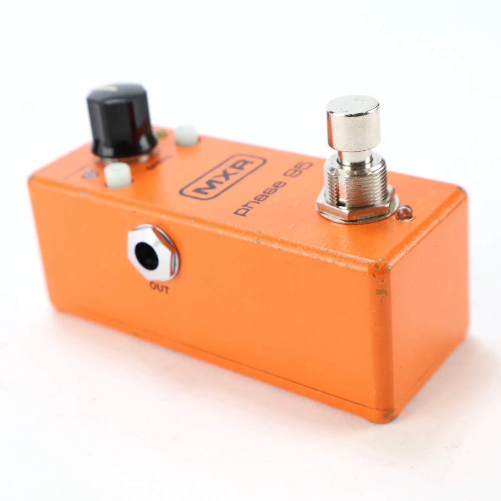 【中古】エフェクター MXR M290 PHASE95 mini フェイザー ギターエフェクター 斜めアングル画像