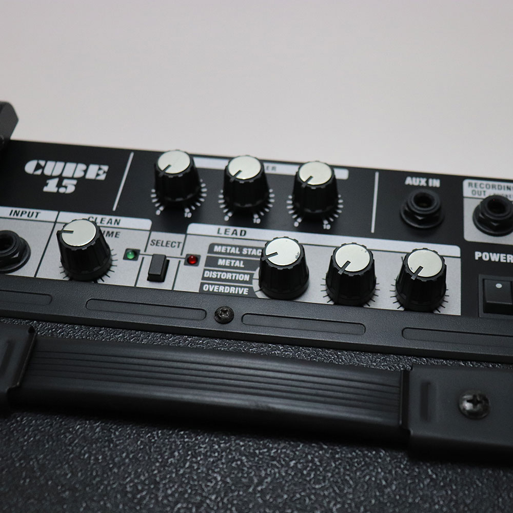 【中古】 ギターアンプ ROLAND CUBE-15 ローランド キューブ 4種類のアナログ歪み回路搭載 コントロールパネル