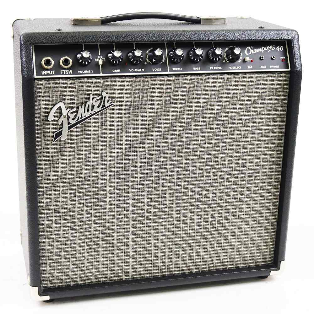【中古】ギターコンボアンプ フェンダー Fender Champion 40 ギターアンプ 本体画像 斜め 