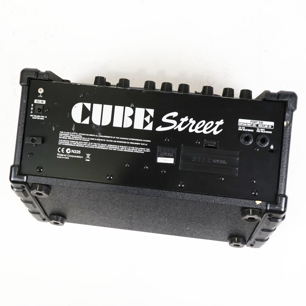 【中古】 ギターアンプ ローランド ROLAND CUBE Street BK 乾電池駆動パフォーマンス用ステレオアンプ ギターアンプ 本体画像 裏