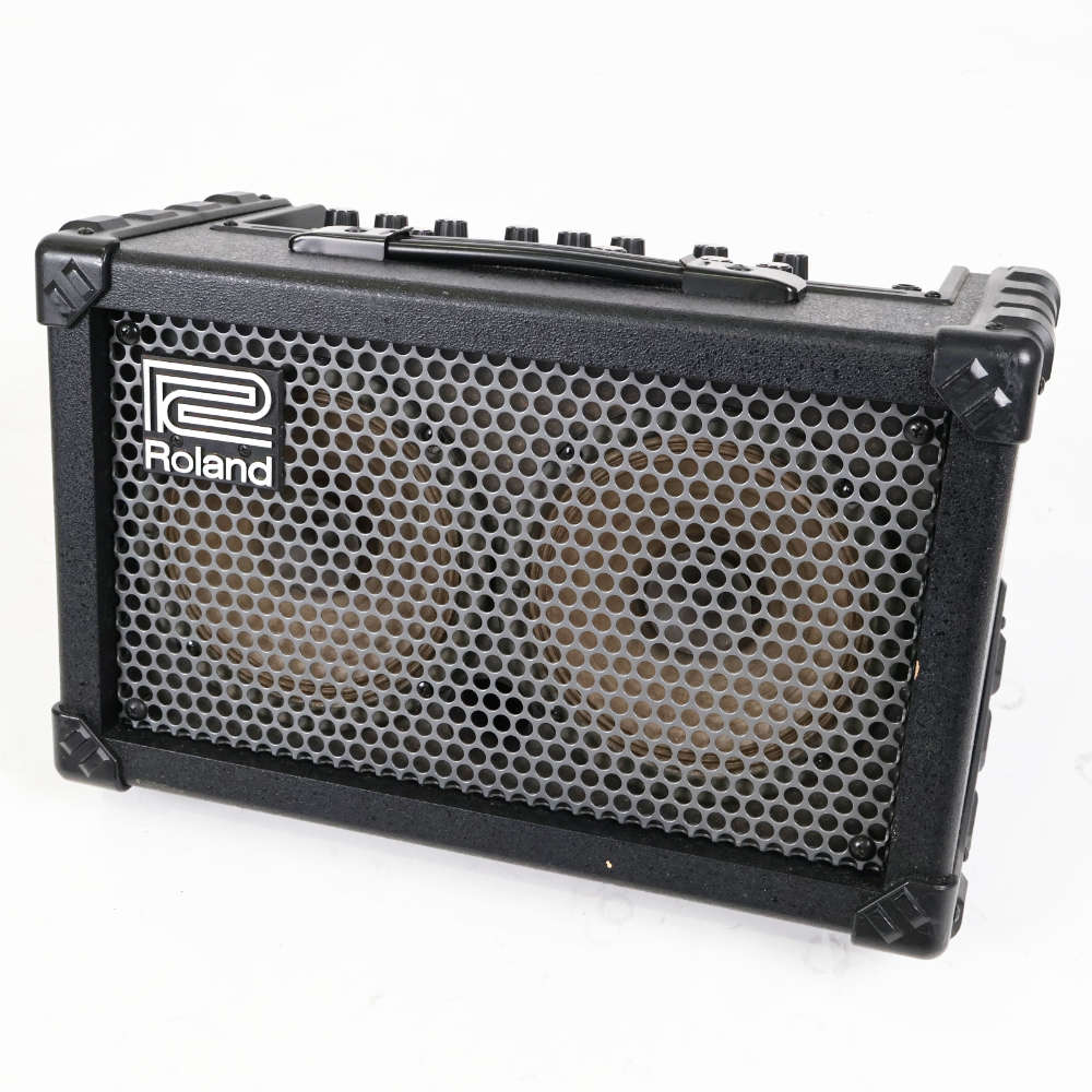 【中古】 ギターアンプ ローランド ROLAND CUBE Street BK 乾電池駆動パフォーマンス用ステレオアンプ ギターアンプ 本体画像 斜め 