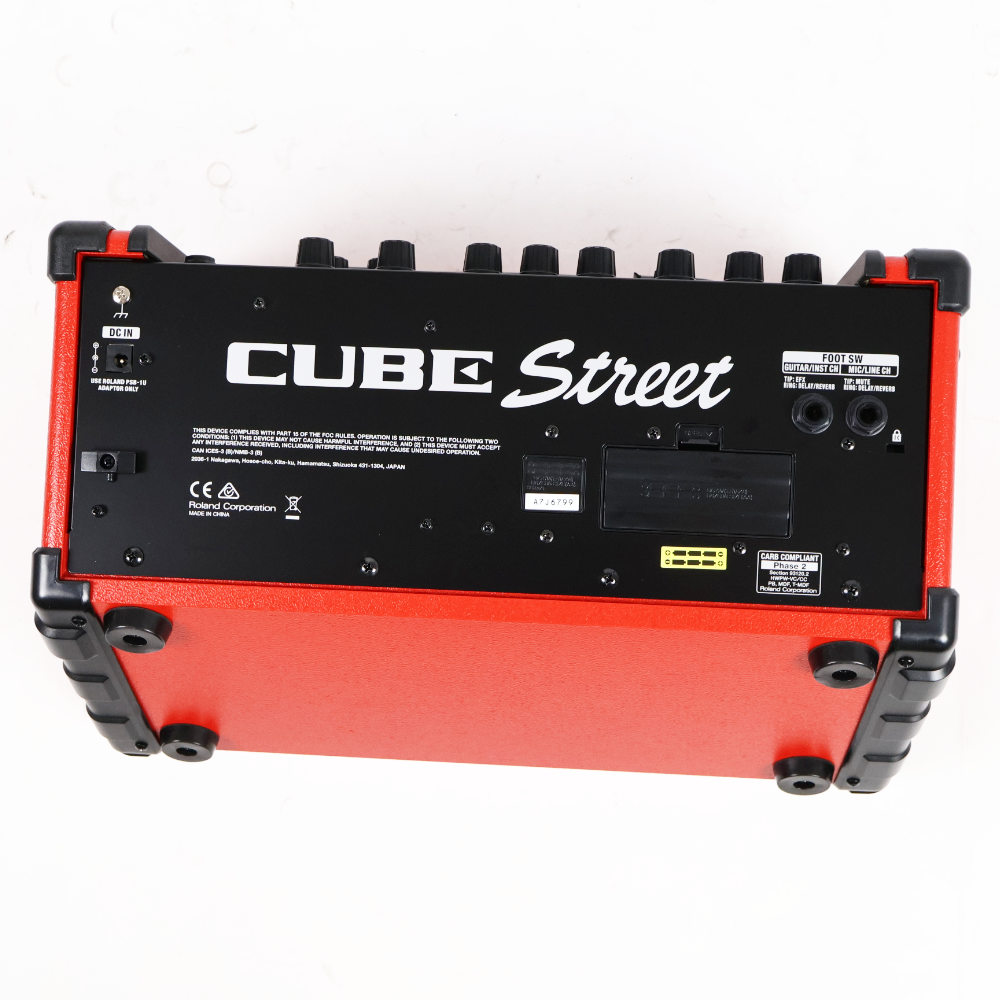 【中古】 ギターアンプ ローランド ROLAND CUBE Street RED 乾電池駆動パフォーマンス用ステレオアンプ ギターアンプ 本体画像 裏
