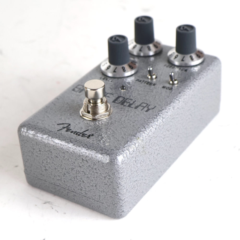 【中古】 Fender Hammertone Space Delay ディレイ ギターエフェクター 斜めアングル画像