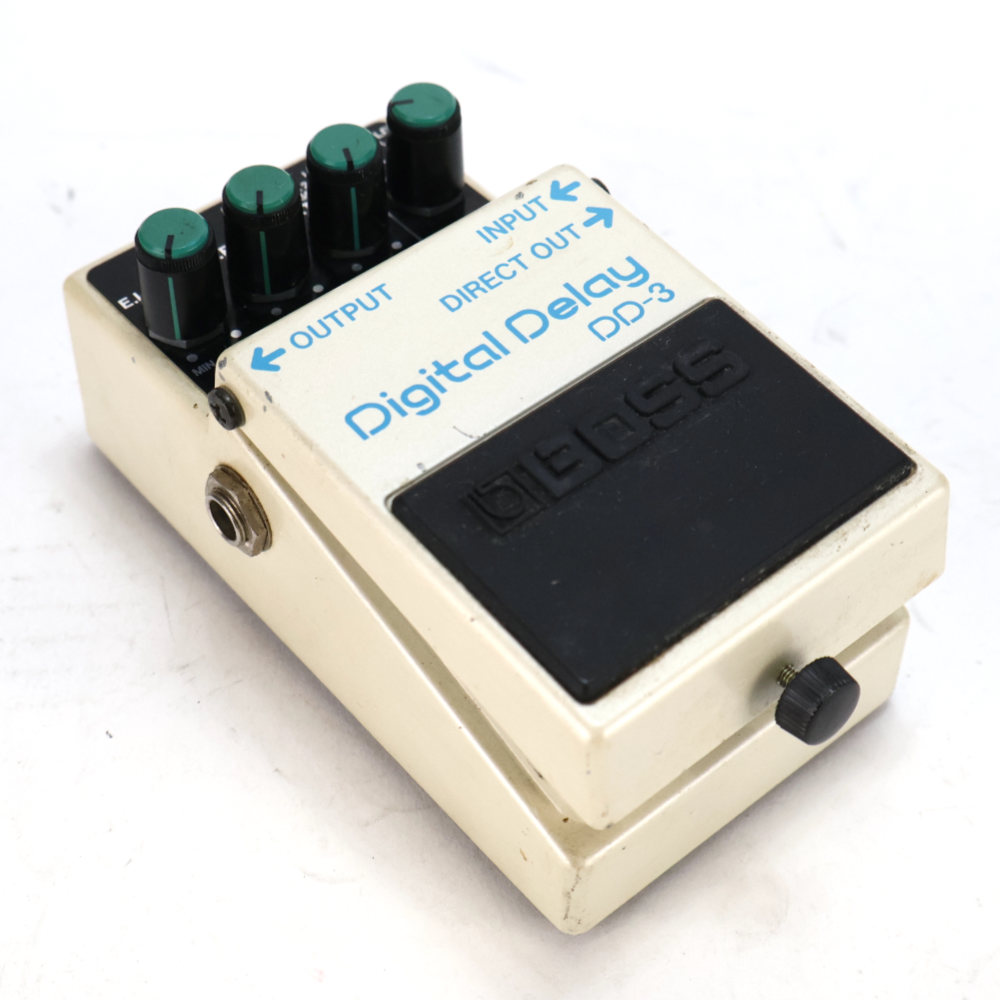 【中古】 デジタルディレイ エフェクター BOSS DD-3 Digtal Delay MADE IN JAPAN ギターエフェクター ディレイ 斜めアングル画像