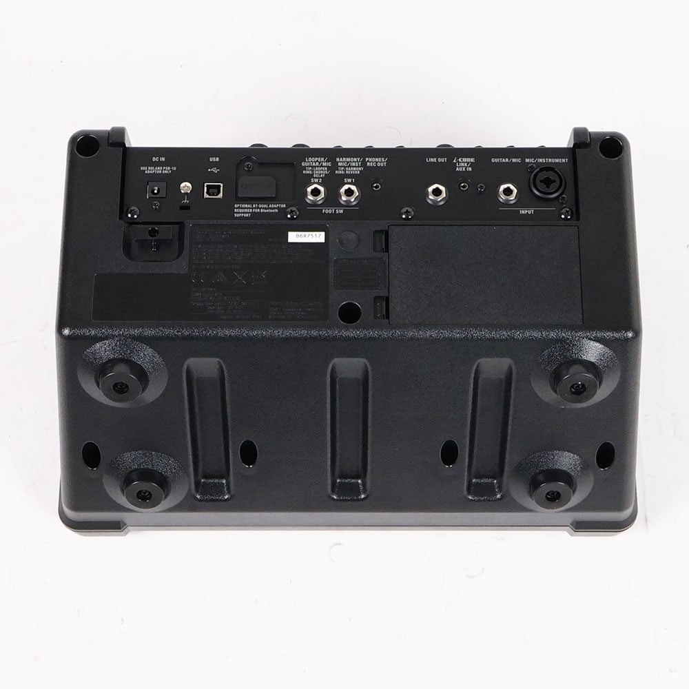 【中古】 BOSS CUBE STREET II Black 乾電池駆動パフォーマンス用ステレオアンプ 小型ギターアンプ コンボ 背面、底面