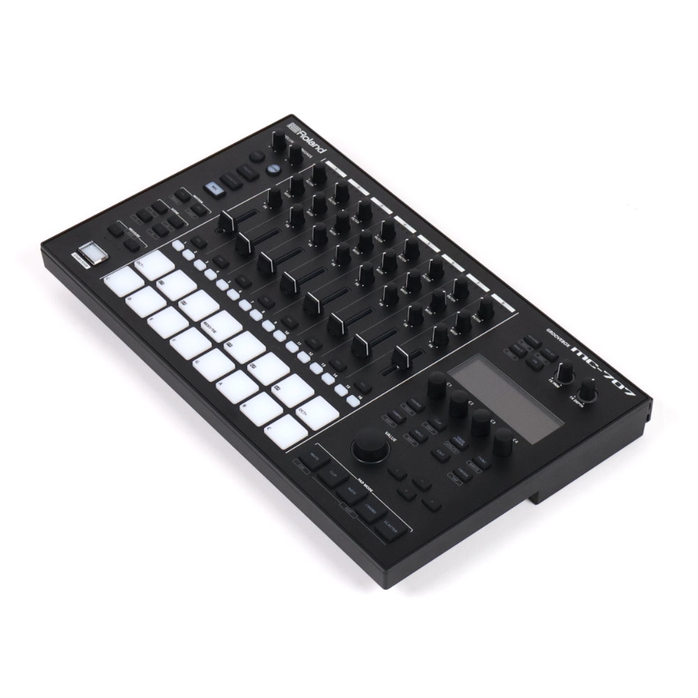 【中古】 ローランド ROLAND MC-707 GROOVEBOX グルーヴボックス 斜めアングル画像