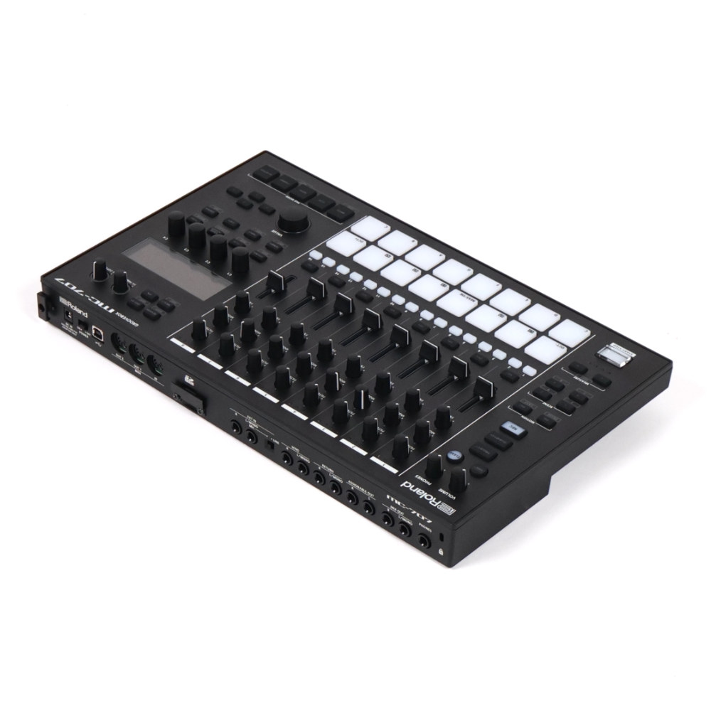 【中古】 ローランド ROLAND MC-707 GROOVEBOX グルーヴボックス リア斜めアングル画像