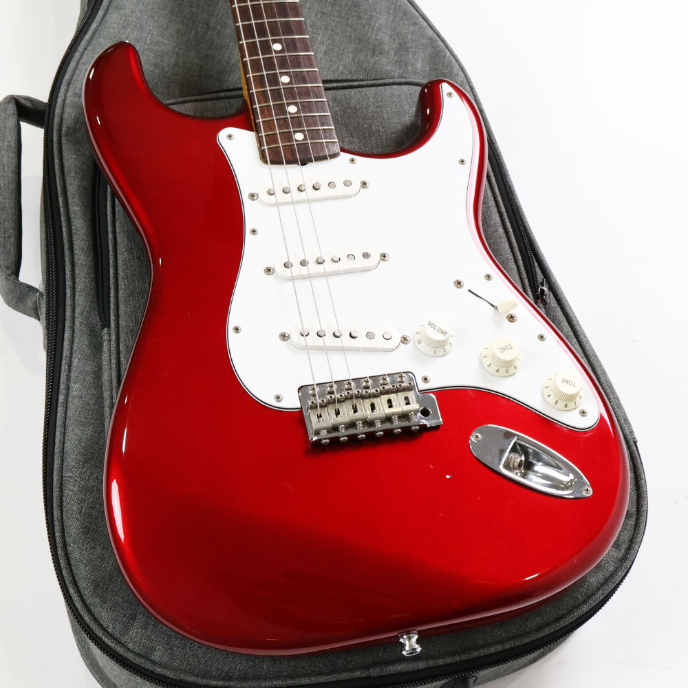 【中古】 エレキギター Fender Japan ST62-US OCR 2012年製 フェンダージャパン ストラトキャスター USAピックアップ搭載 バスウッドボディー 日本製 キャンディーアップルレッド ボディ画像 