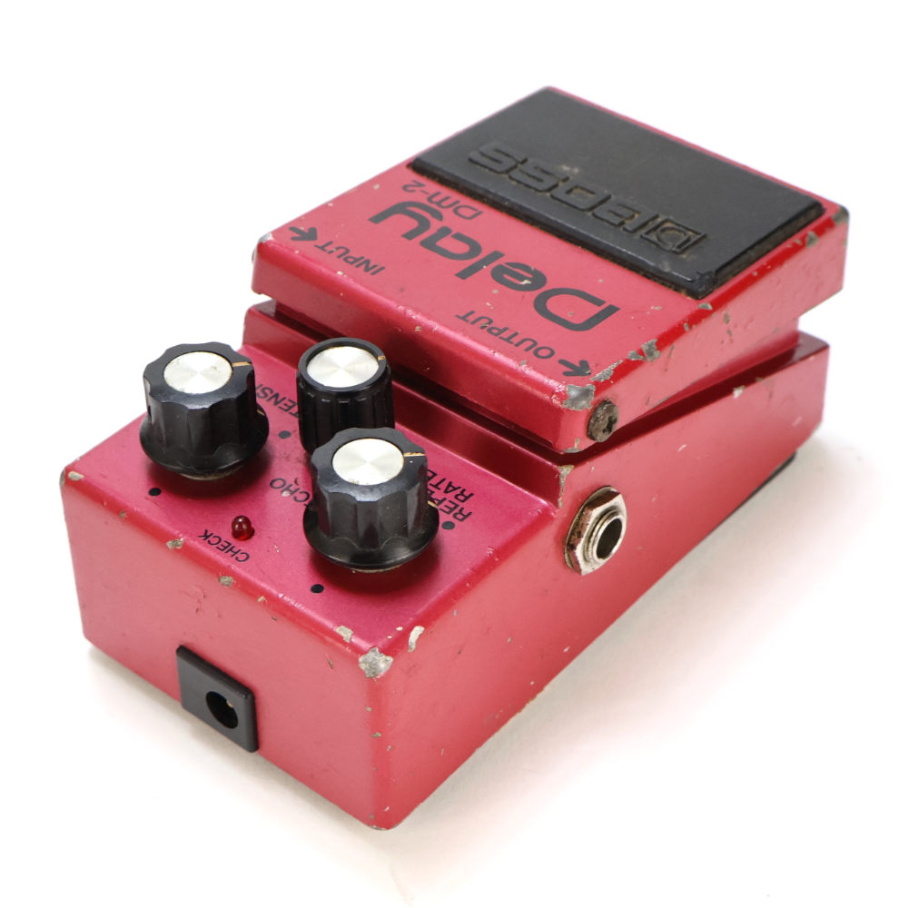 【中古】 アナログディレイ エフェクター BOSS DM-2 Delay 前期モデル Made in Japan ギターエフェクター リア斜めアングル画像