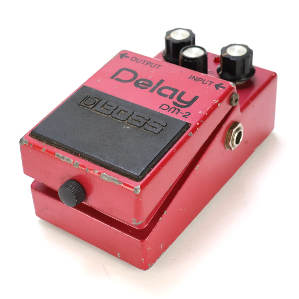 【中古】 アナログディレイ エフェクター BOSS DM-2 Delay 前期モデル Made in Japan ギターエフェクター 斜めアングル画像