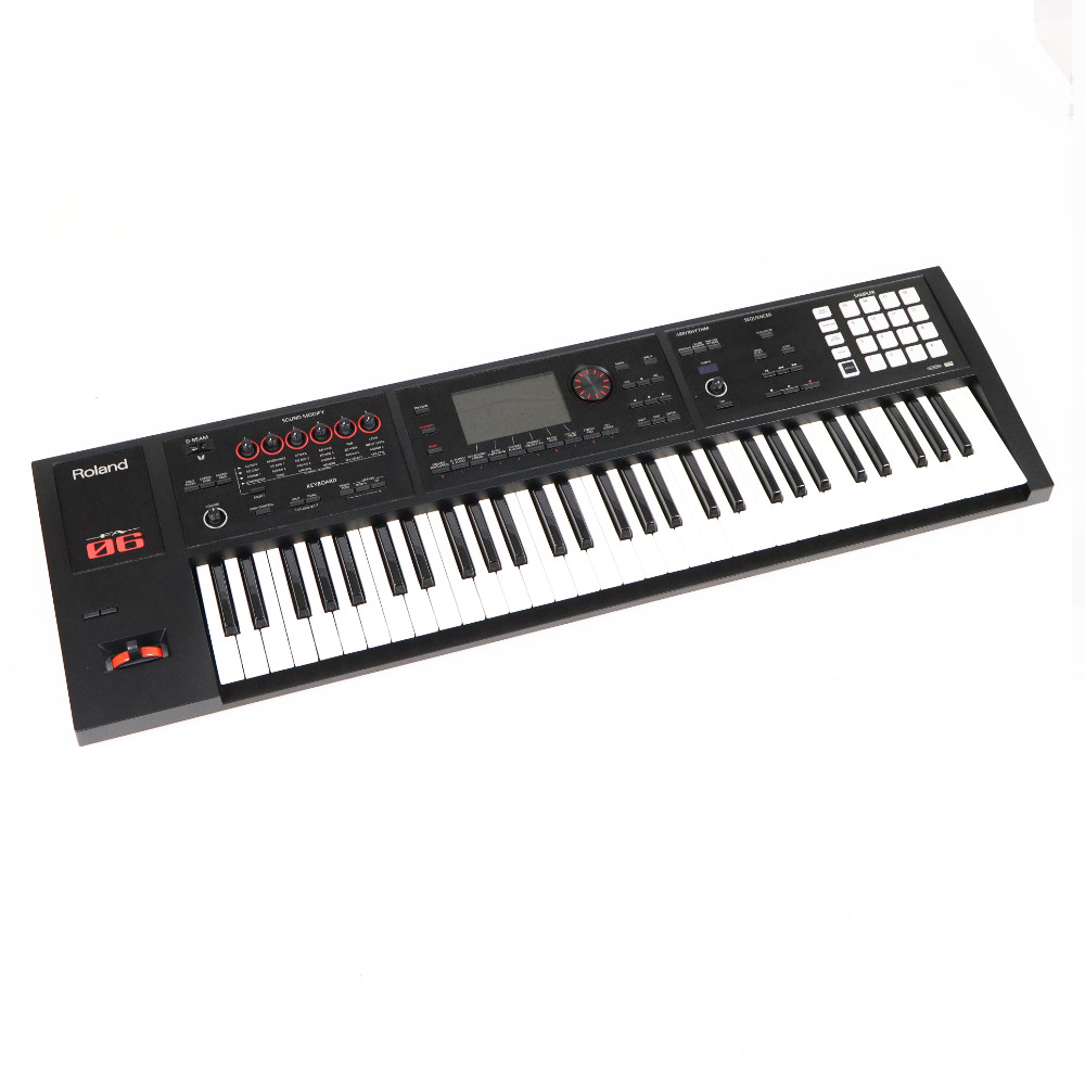 【中古】 ローランド ROLAND FA-06 Music Workstation シンセサイザー 本体画像 斜め