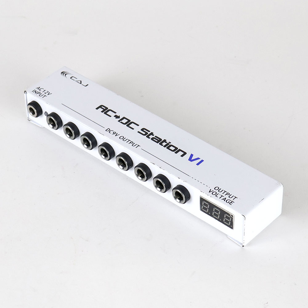 【中古】 パワーサプライ CAJ AC/DC Station VI 全体
