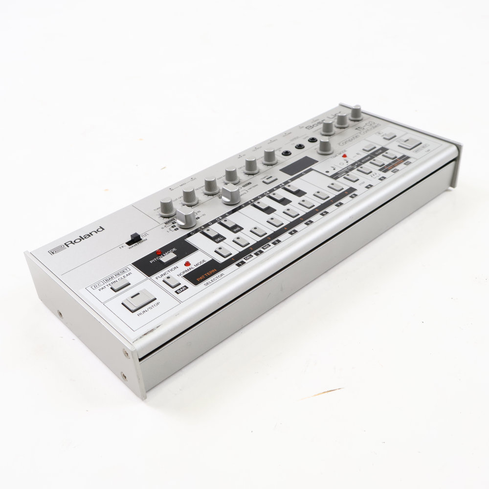 【中古】 ROLAND TB-03 Boutique Bass Line TB-303を再現したブティークシリーズ シンセサイザー 全体