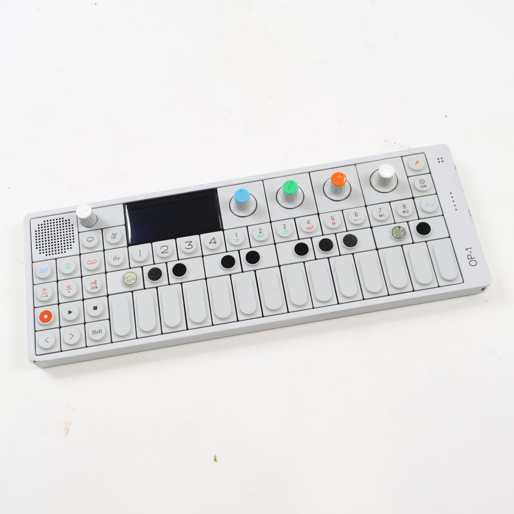 【中古】 ポータブルシンセサイザー ティーンネイジエンジニアリング TEENAGE ENGINEERING OP-1