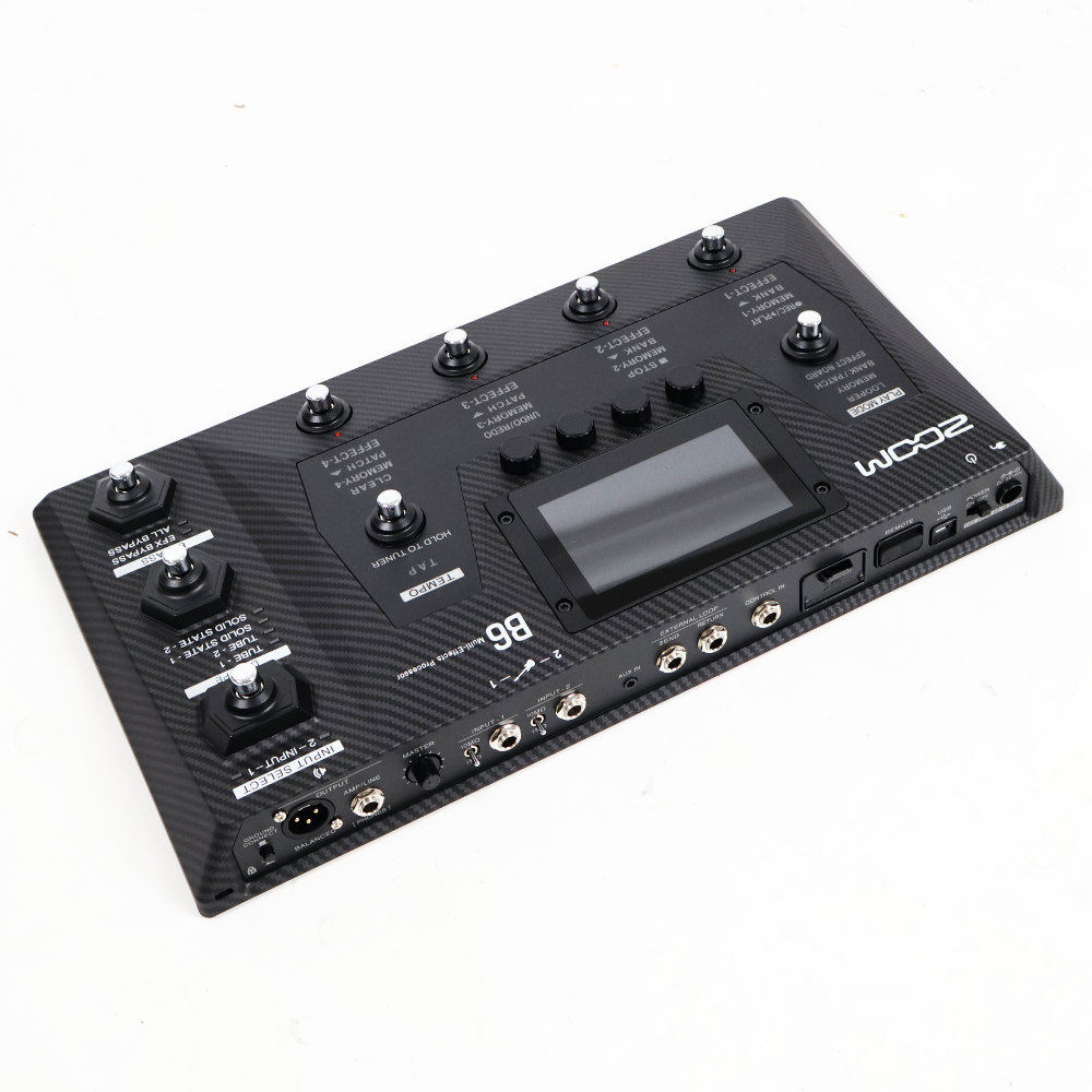 【中古】ZOOM ズーム B6 ベース用マルチエフェクター タッチ操作 DI搭載 本体画像 斜め 