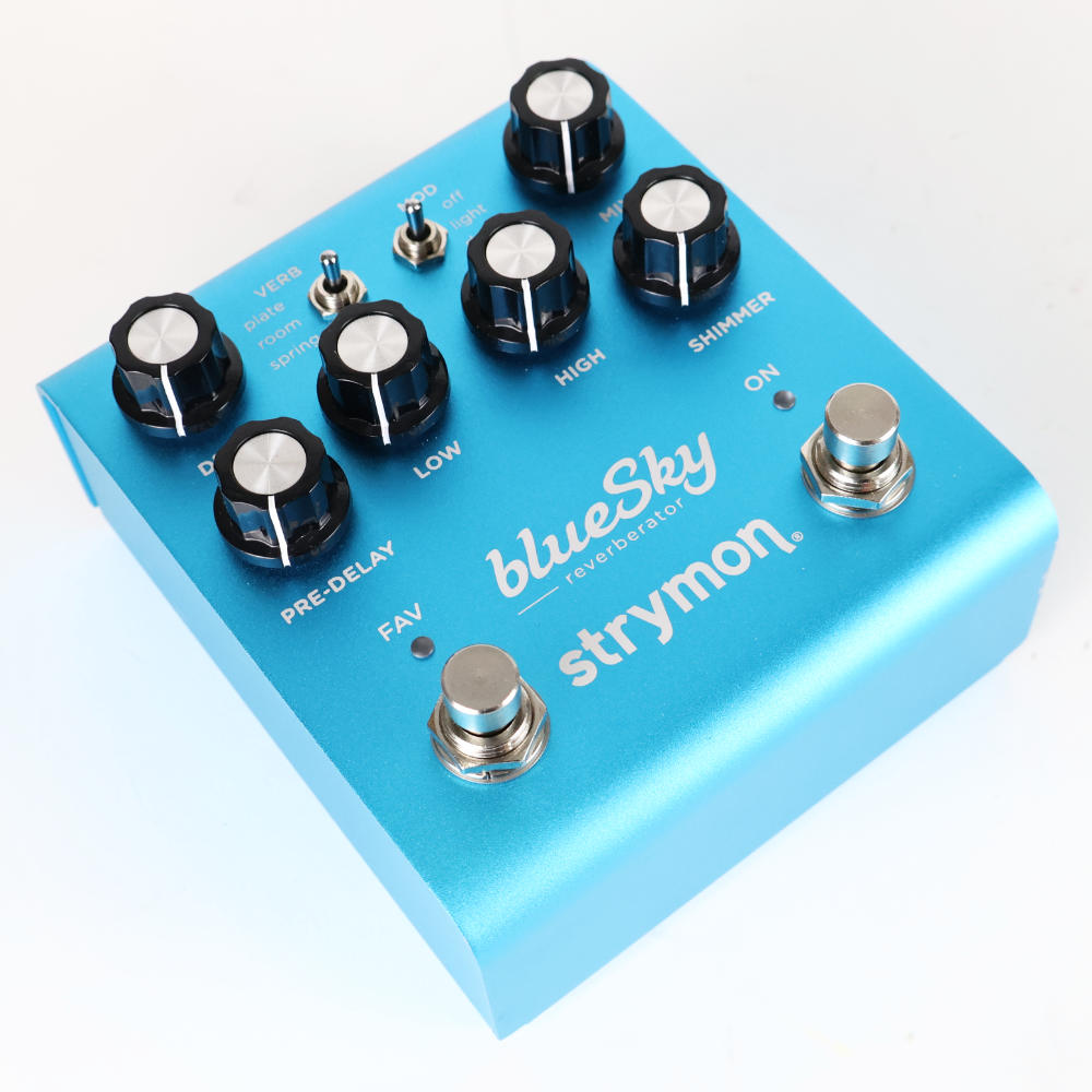 【中古】 strymon blueSky V2 リバーブ ギターエフェクター ストライモン ブルースカイ SHIMMERノブ付き 第二世代 本体画像 斜め 2