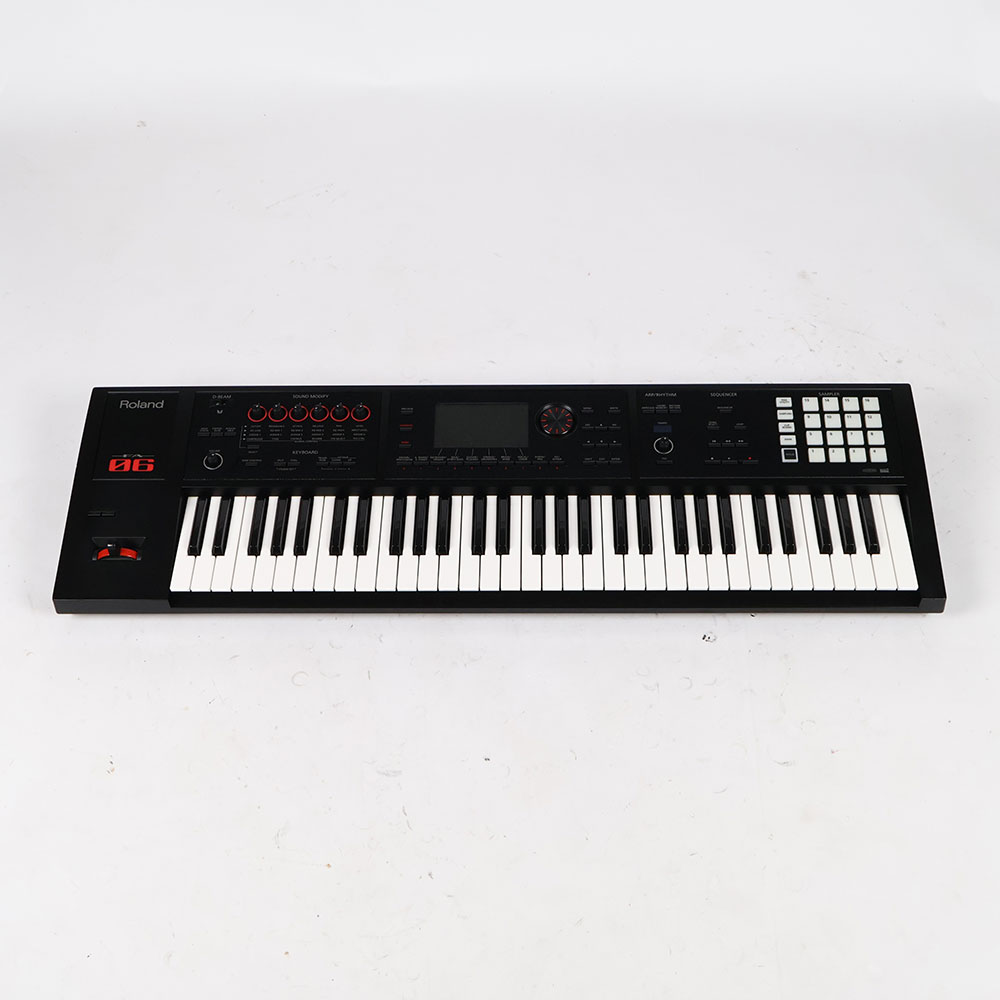 【中古】 ローランド ROLAND FA-06 Music Workstation シンセサイザー 正面