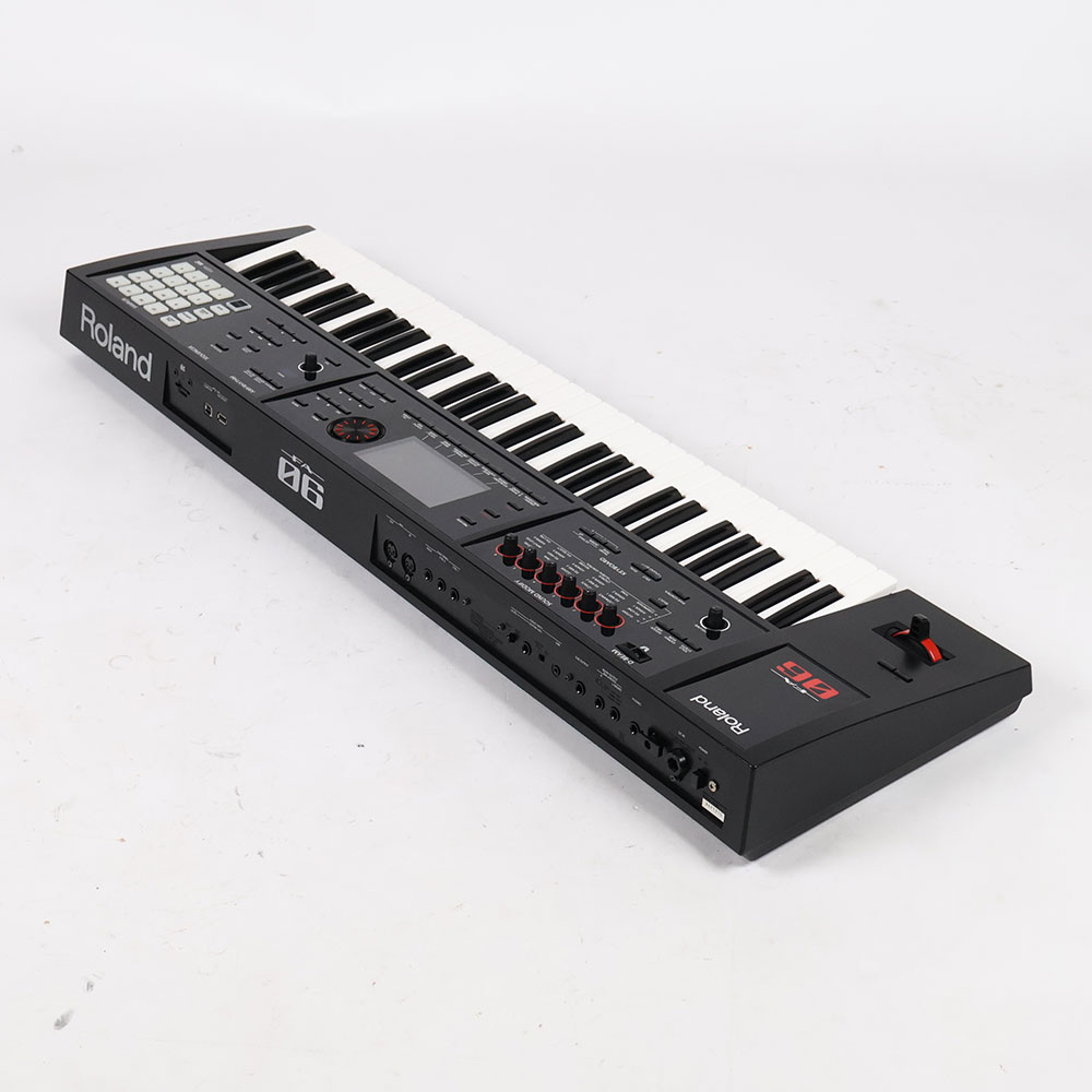 【中古】 ローランド ROLAND FA-06 Music Workstation シンセサイザー 全体