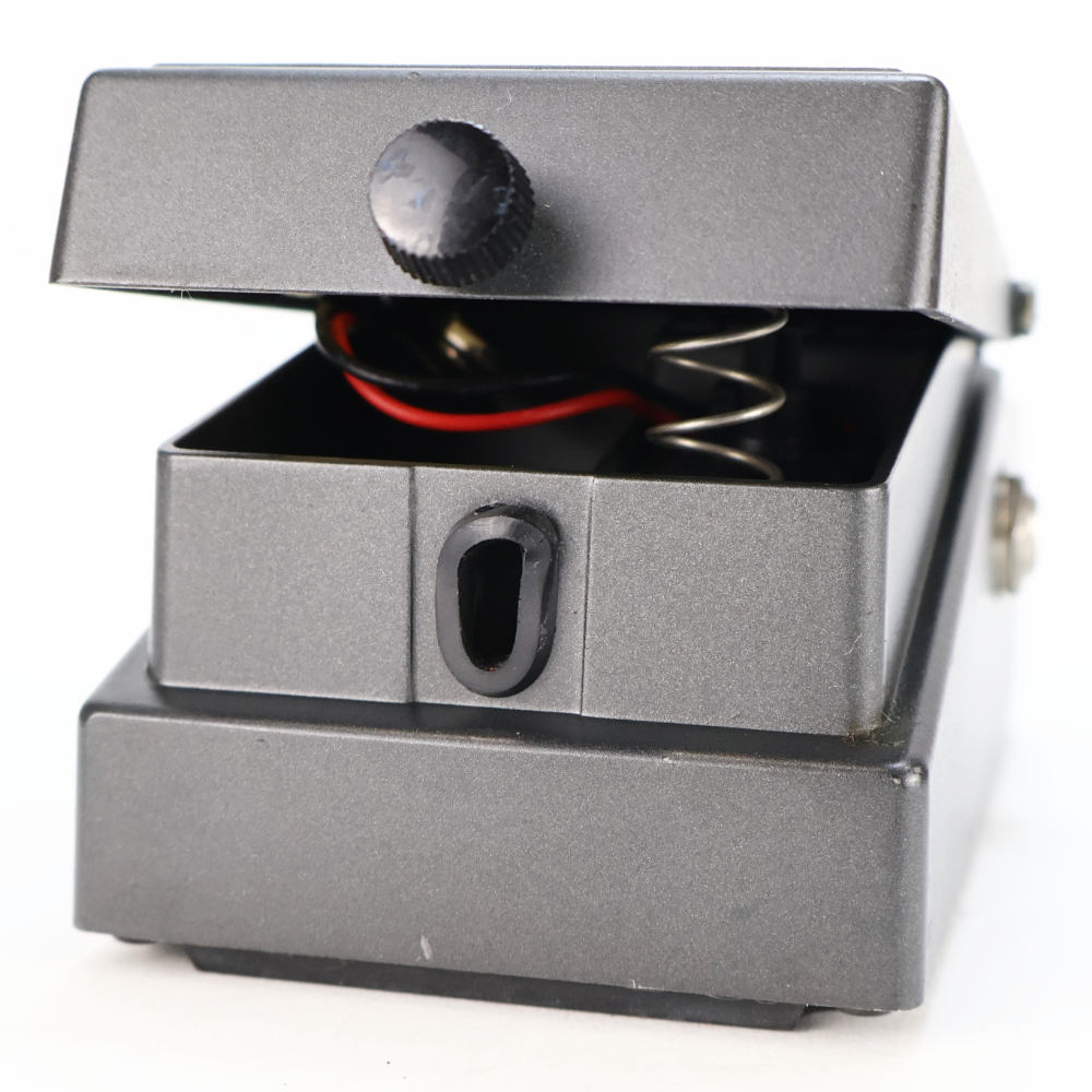 【中古】メタルゾーン エフェクター BOSS MT-2 Metal Zone ボス ギターエフェクター 電池ボックスゴムパーツ