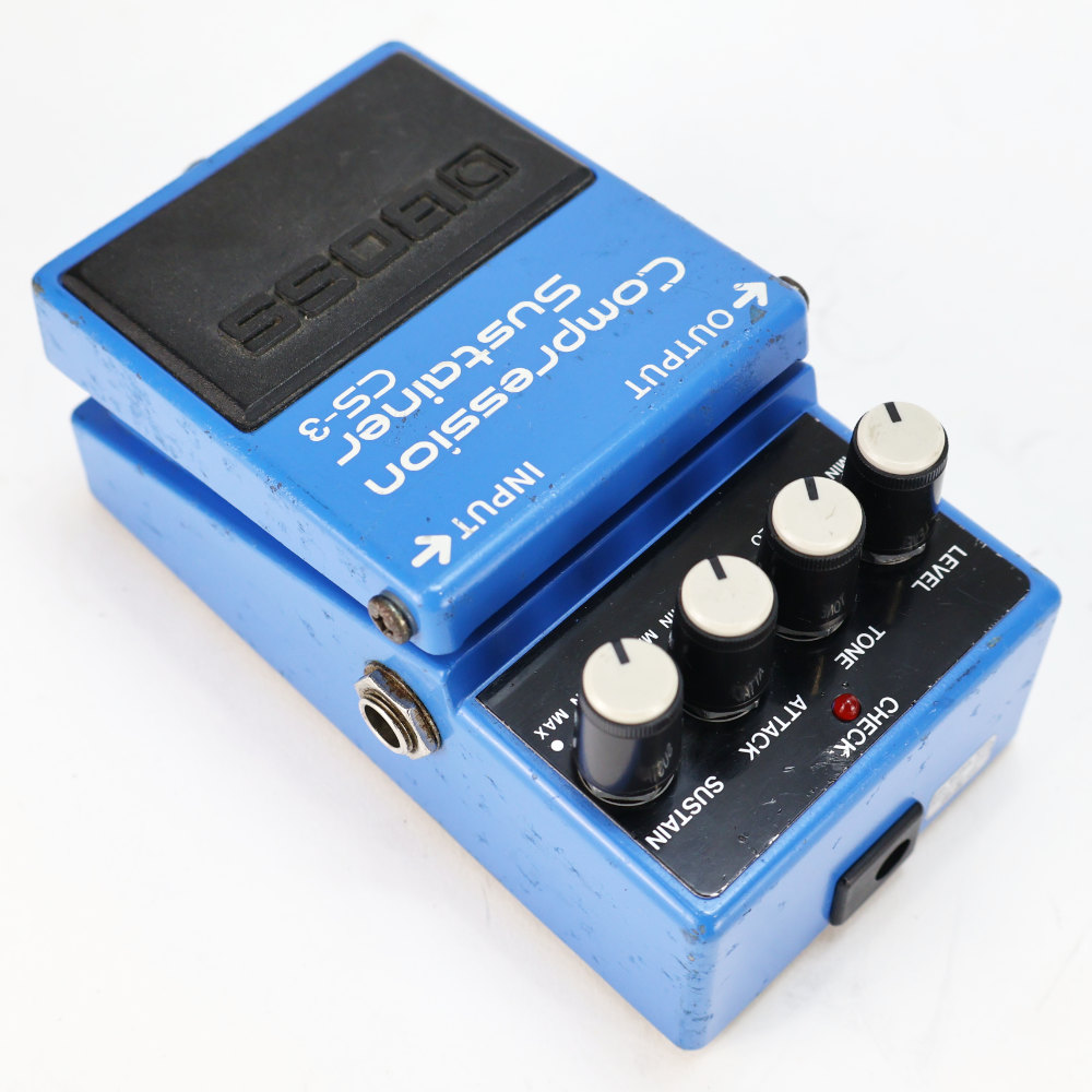 【中古】コンプレッサー エフェクター BOSS CS-3 Compression Sustainer ギターエフェクター 本体画像 斜め 