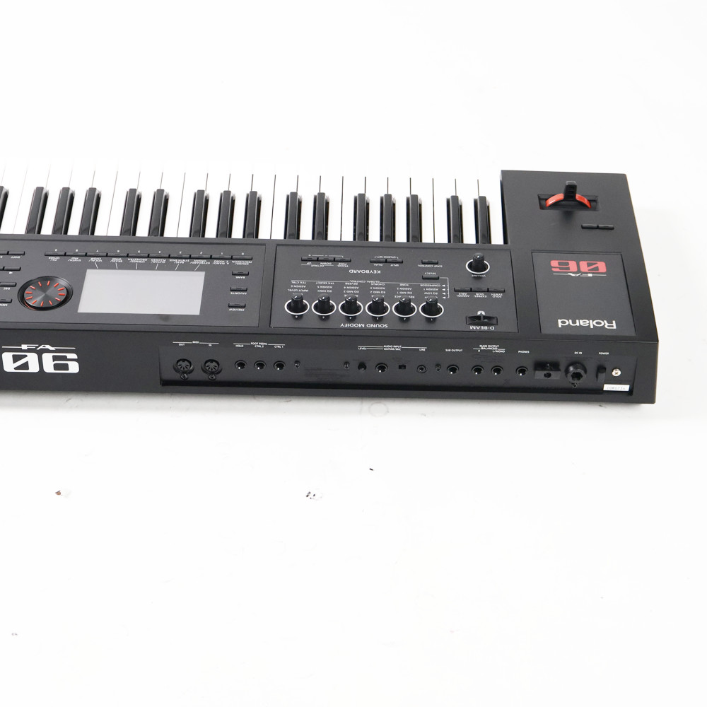 【中古】 ローランド ROLAND FA-06 Music Workstation シンセサイザー 側面