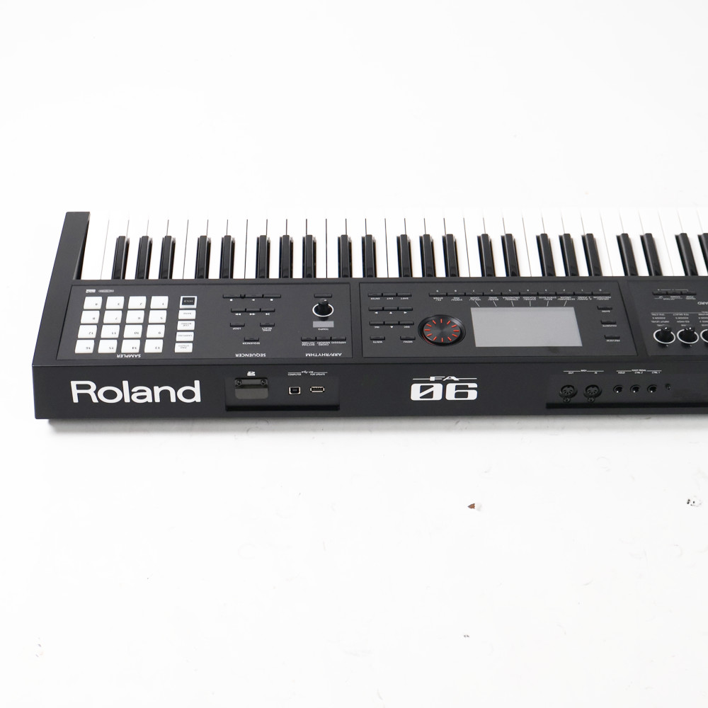 【中古】 ローランド ROLAND FA-06 Music Workstation シンセサイザー 側面